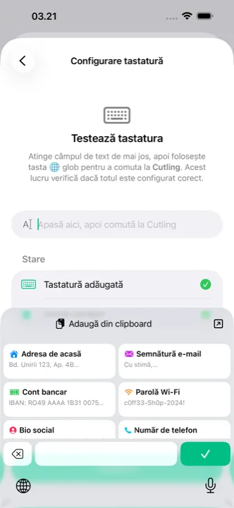 Tastatura Cutling deschisă pe un telefon, cu cutling-uri salvate gata de atins